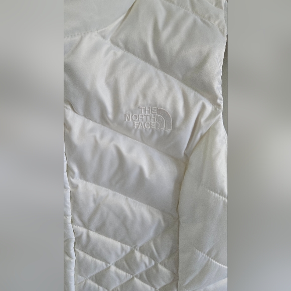 The North Face | Women's 550 down vest in White, size S - Picture 3 of 12